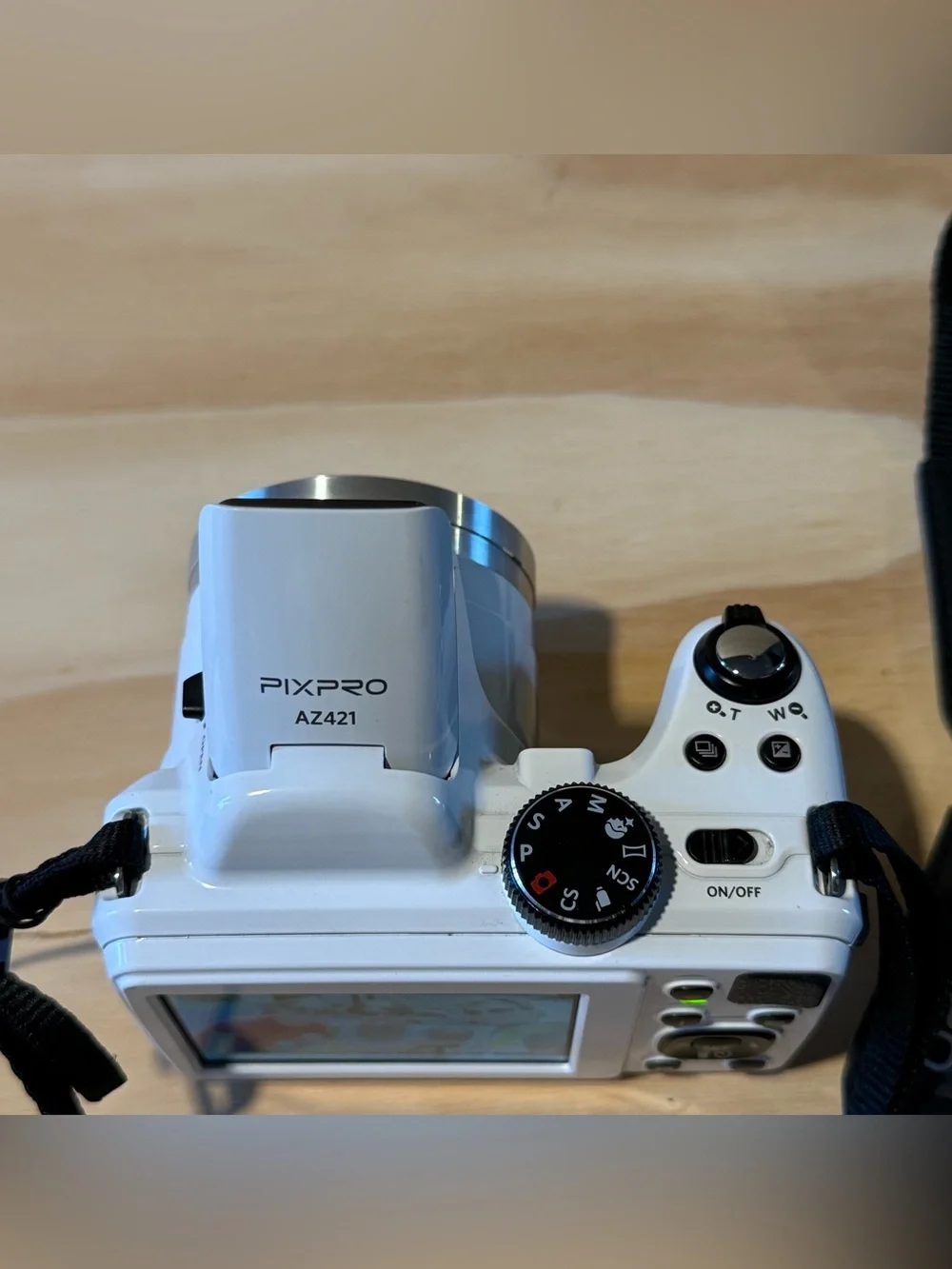 Kodak PIXPRO AZ421 16.0 MP Digital Camera Wht Tested Good w/Bat-Char-SDCard Read